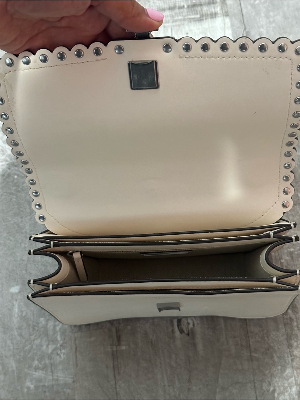 Tory Burch Cream Scalloped-Edge Leather Crossbody with Silver Chain - Picture 3 of 6